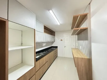 Apartamento com 3 Dormitórios