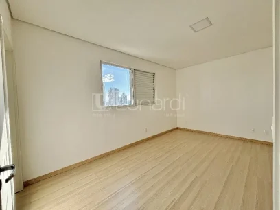 Foto Apartamento com 3 Dormitórios