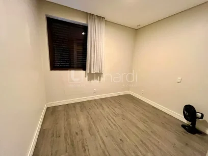 Foto Apartamento com 4 Dormitórios