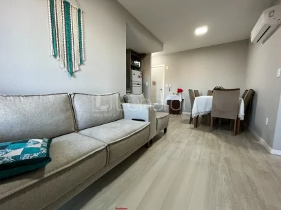 Foto Apartamento com 2 Dormitórios