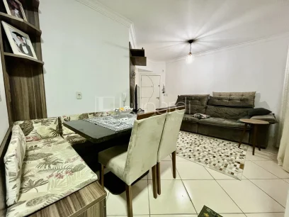 Foto Apartamento com 2 Dormitórios