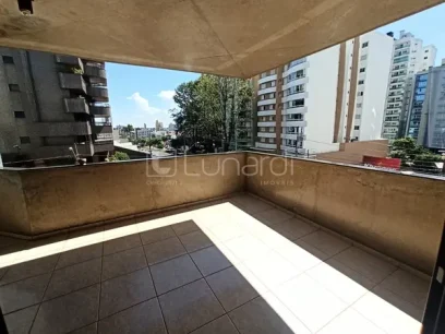 Foto Apartamento com 4 Dormitórios