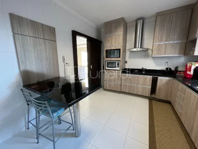 Foto Apartamento com 3 Dormitórios