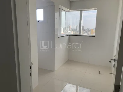 Foto Apartamento com 3 Suítes