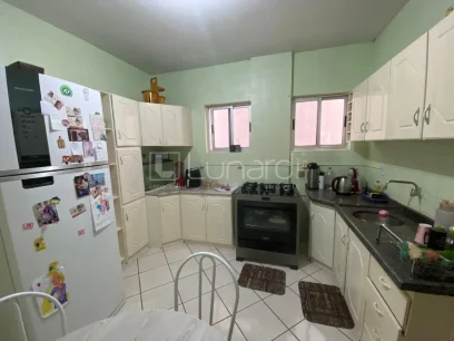 Foto Apartamento com 2 Dormitórios