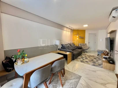 Foto Apartamento com 2 Dormitórios