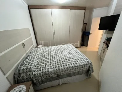 Foto Apartamento com 2 Dormitórios