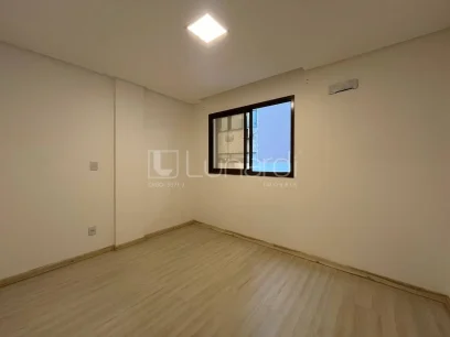 Foto Apartamento com 3 Dormitórios