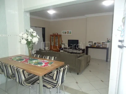 Foto Apartamento com 3 Dormitórios