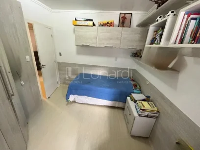 Foto Apartamento com 2 Dormitórios