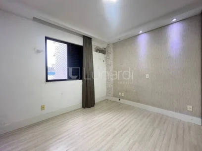 Foto Apartamento com 4 Dormitórios