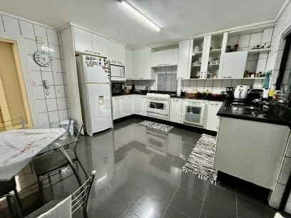 Foto Apartamento com 3 Dormitórios