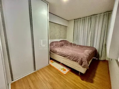 Foto Apartamento com 2 Dormitórios