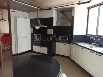 Foto Apartamento com 4 Dormitórios