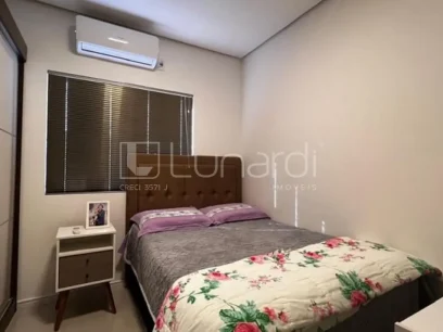 Foto Apartamento com 2 Dormitórios