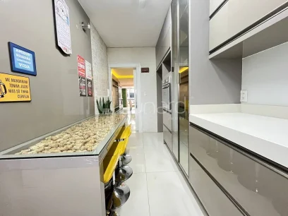 Foto Apartamento com 4 Dormitórios