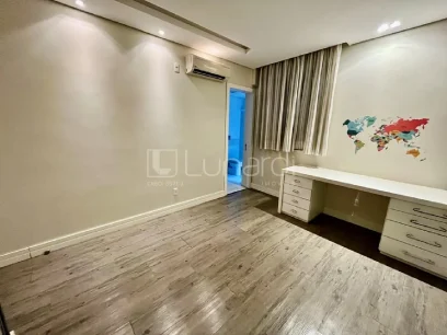 Foto Apartamento com 4 Dormitórios