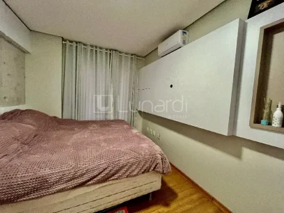 Foto Apartamento com 2 Dormitórios