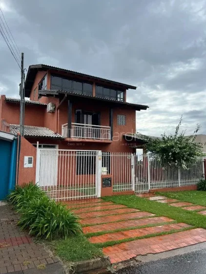 Casa com 4 Dormitórios