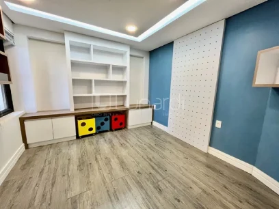 Foto Apartamento com 4 Dormitórios