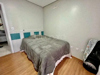 Foto Apartamento com 2 Dormitórios