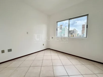 Foto Apartamento com 2 Dormitórios