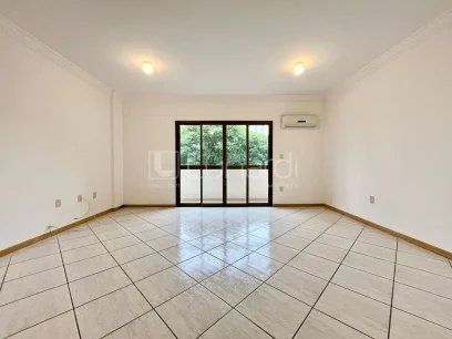 Apartamento com 3 Dormitórios