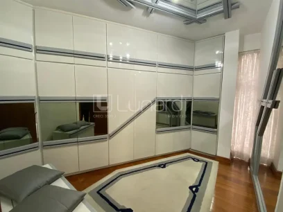 Foto Apartamento com 4 Dormitórios