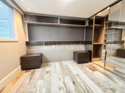 Foto Apartamento com 2 Dormitórios