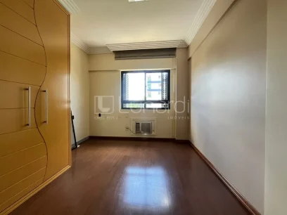 Foto Apartamento com 4 Dormitórios