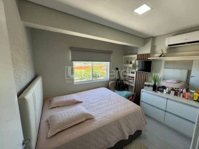 Foto Apartamento com 2 Dormitórios