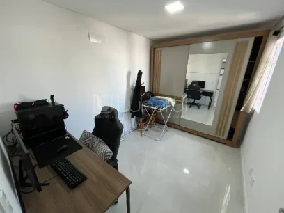 Foto Apartamento com 2 Dormitórios