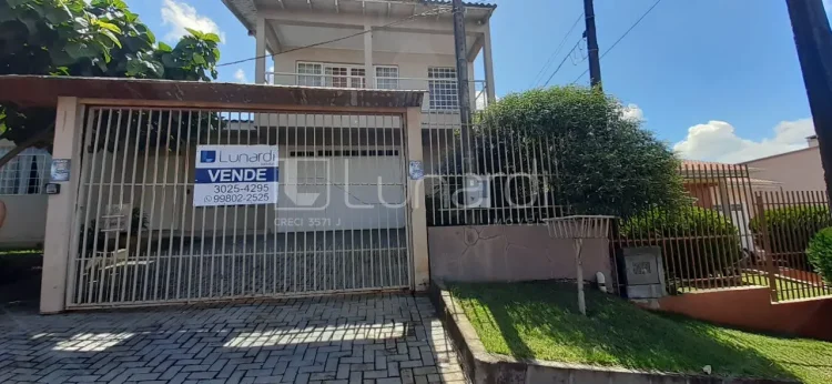 Casa com 4 Dormitórios