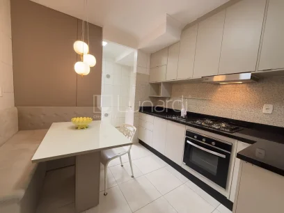 Apartamento com 3 Dormitórios