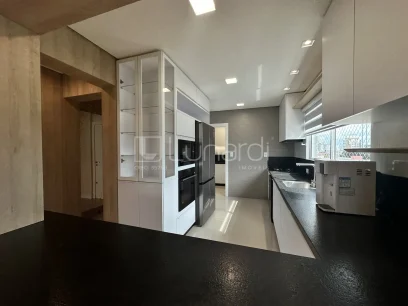 Foto Apartamento com 3 Suítes