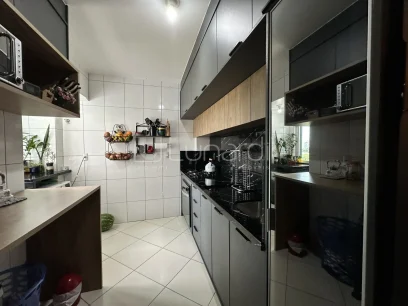 Foto Apartamento com 2 Dormitórios