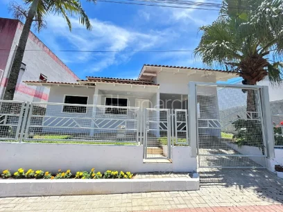 Casa com 3 Dormitórios