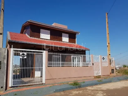 Casa com 3 Dormitórios