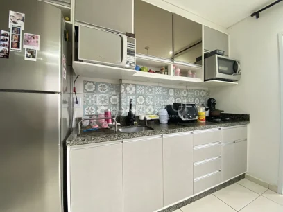 Foto Apartamento com 2 Dormitórios