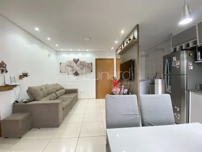 Foto Apartamento com 2 Dormitórios